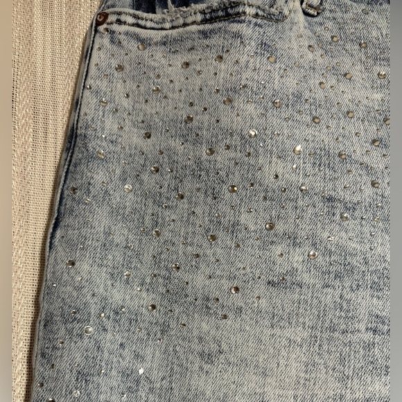 Stylish Distressed Light Blue Straight Leg Jeans - Picture 2 of 5